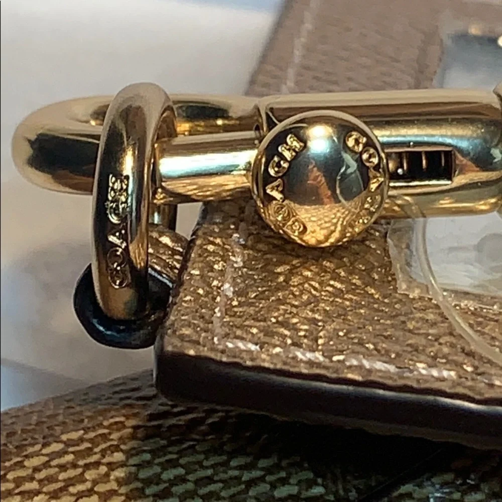 NWT Coach limited edition leashed wallet w/mirror